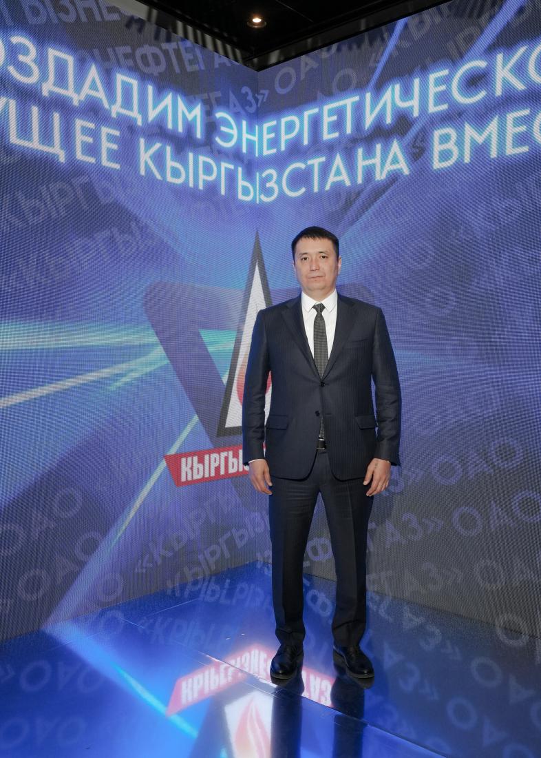 Уважаемые ветераны и работники энергетической отрасли, с профессиональным праздником!