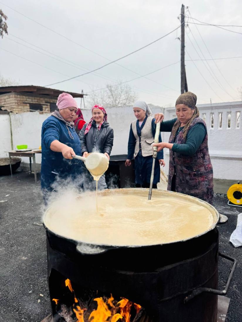 В честь праздника Нооруз в правлении ОАО «Кыргызнефтегаз» состоялась традиционная церемония приготовления сумолока.